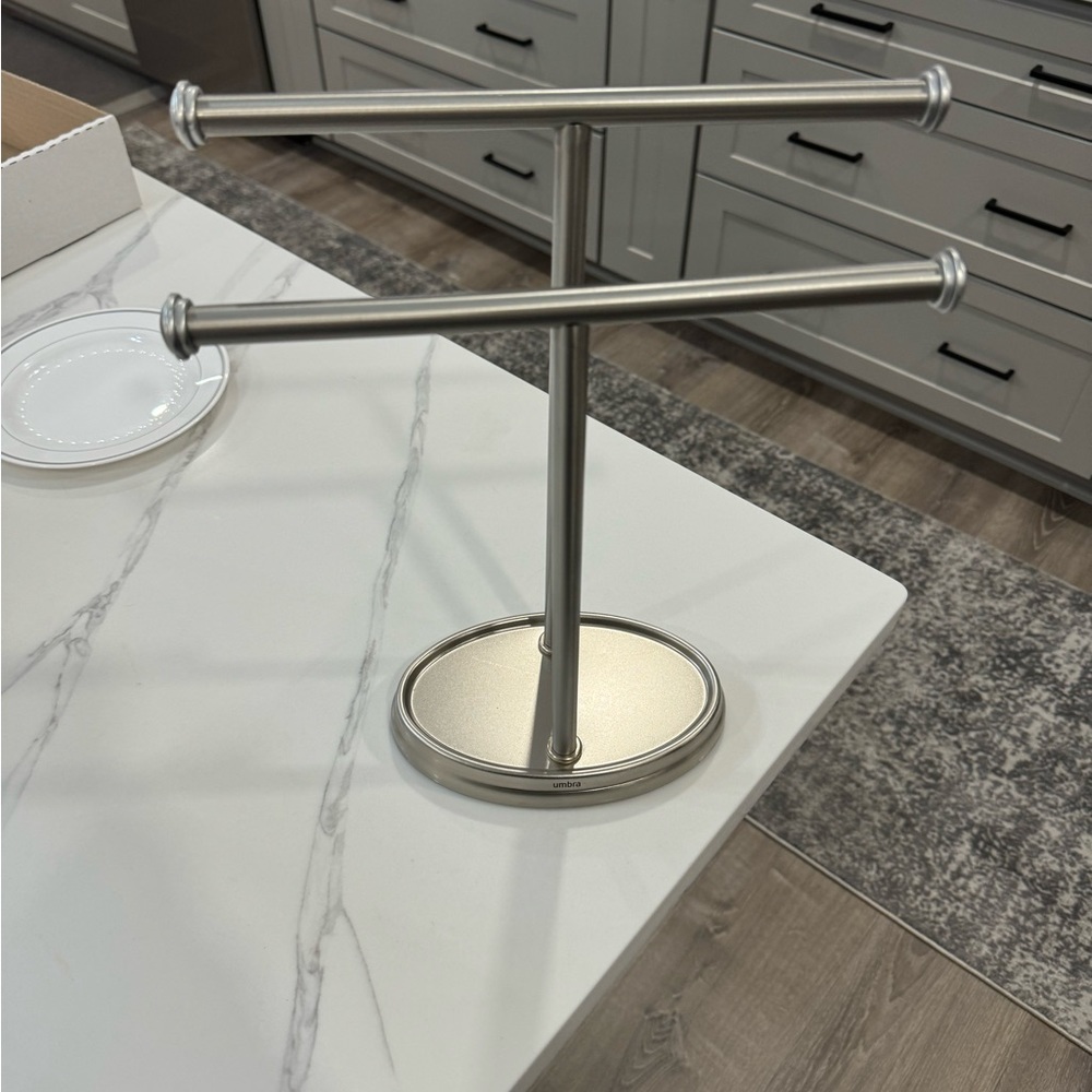 Towel rack